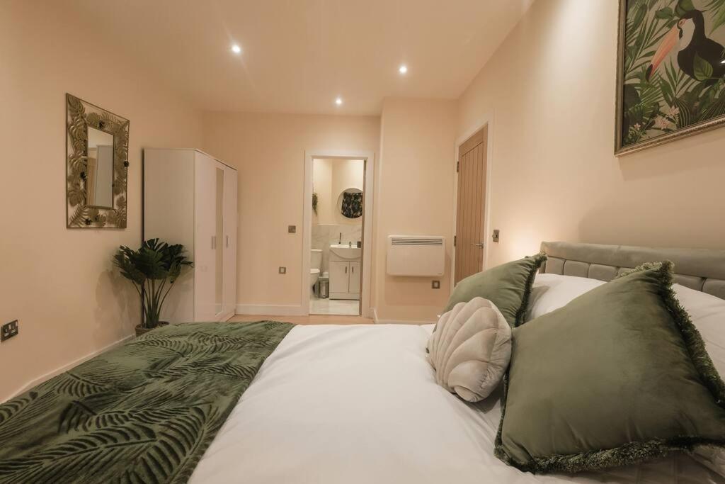 Ocean - 2 Bed Flat Sleeps 6 With Gym Access Leilighet Southampton Eksteriør bilde