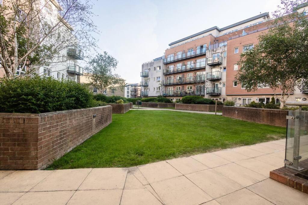 Ocean - 2 Bed Flat Sleeps 6 With Gym Access Leilighet Southampton Eksteriør bilde