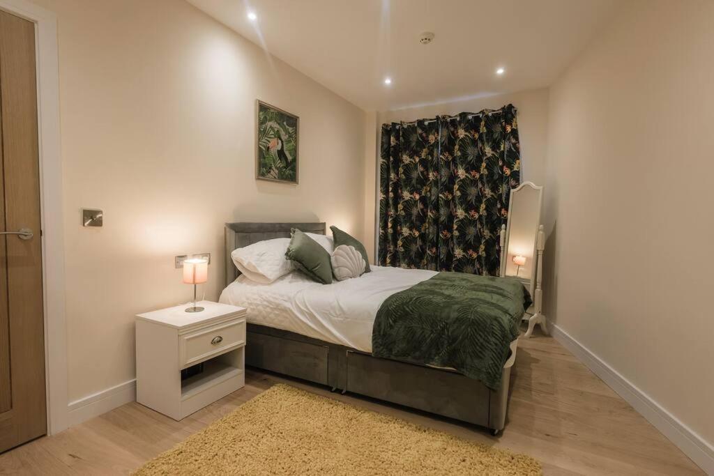 Ocean - 2 Bed Flat Sleeps 6 With Gym Access Leilighet Southampton Eksteriør bilde